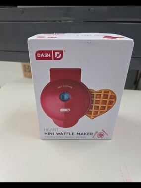 DASH Heart Mini Waffle Maker - Red